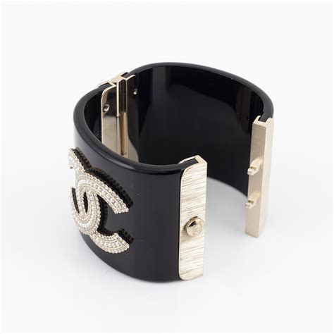 chanell armband